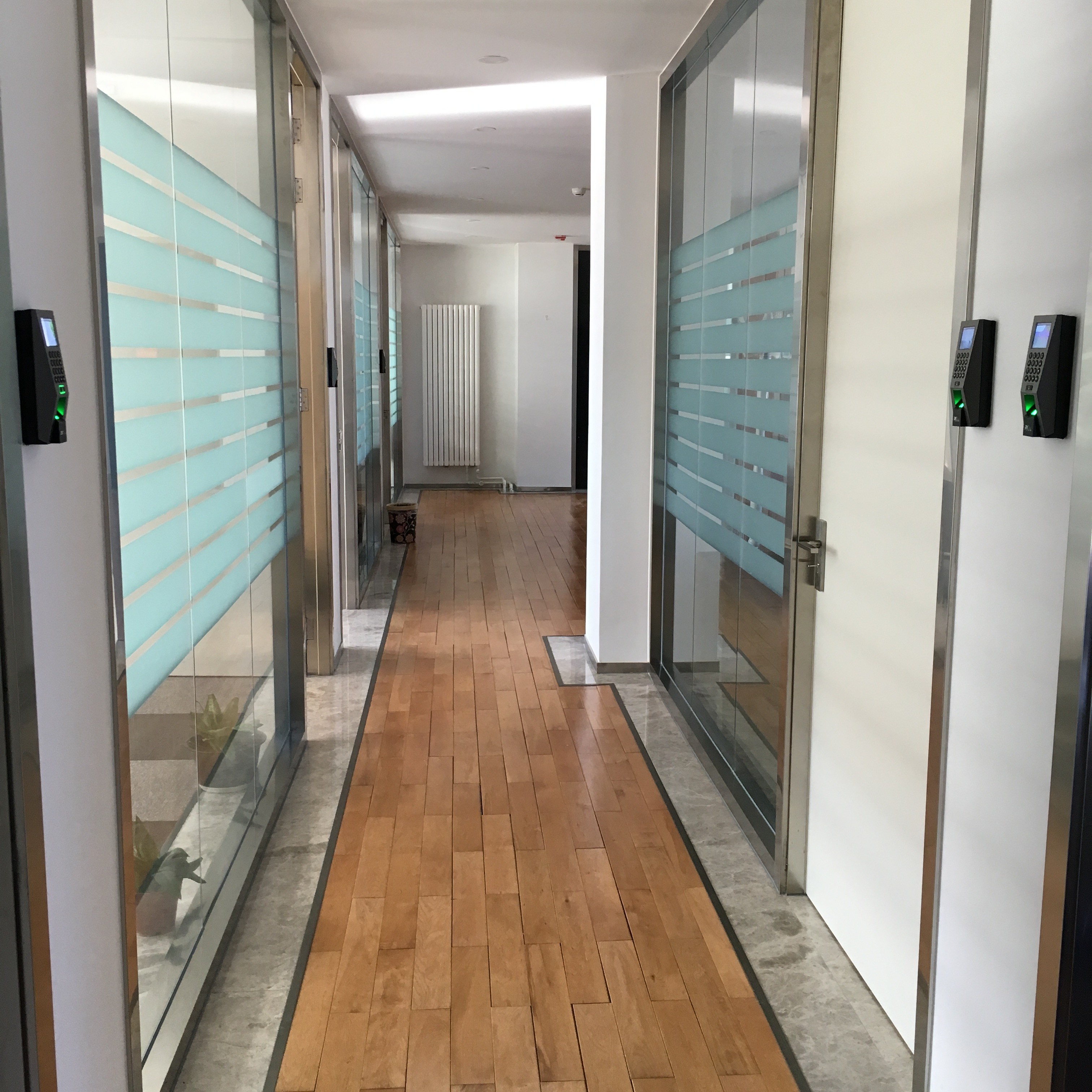 德利得物流刷卡指紋門(mén)禁安裝工程